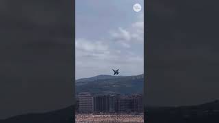 See pilot's quick evasive maneuver to avoid flock of birds near a busy beach #Shorts