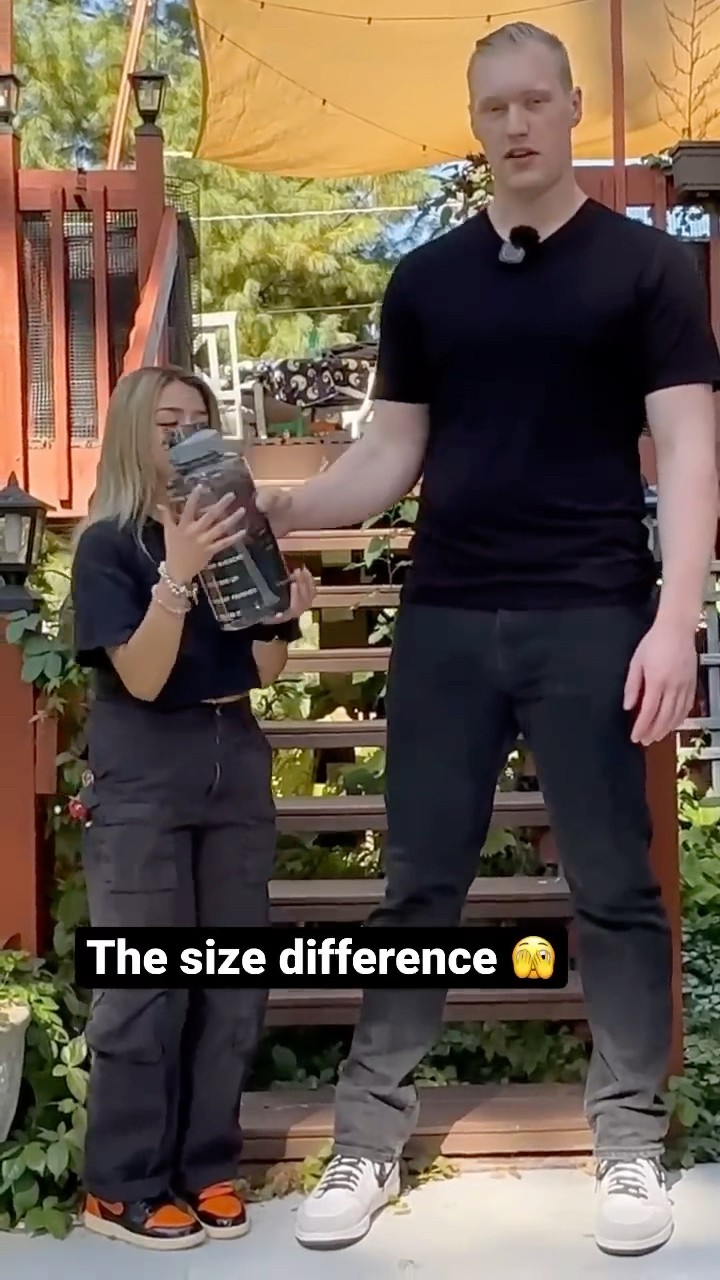 #JasonDeruloTV // Water Bottle Size Difference #GotPermissionToPost From @Seanhasjokes #HandsOnMe