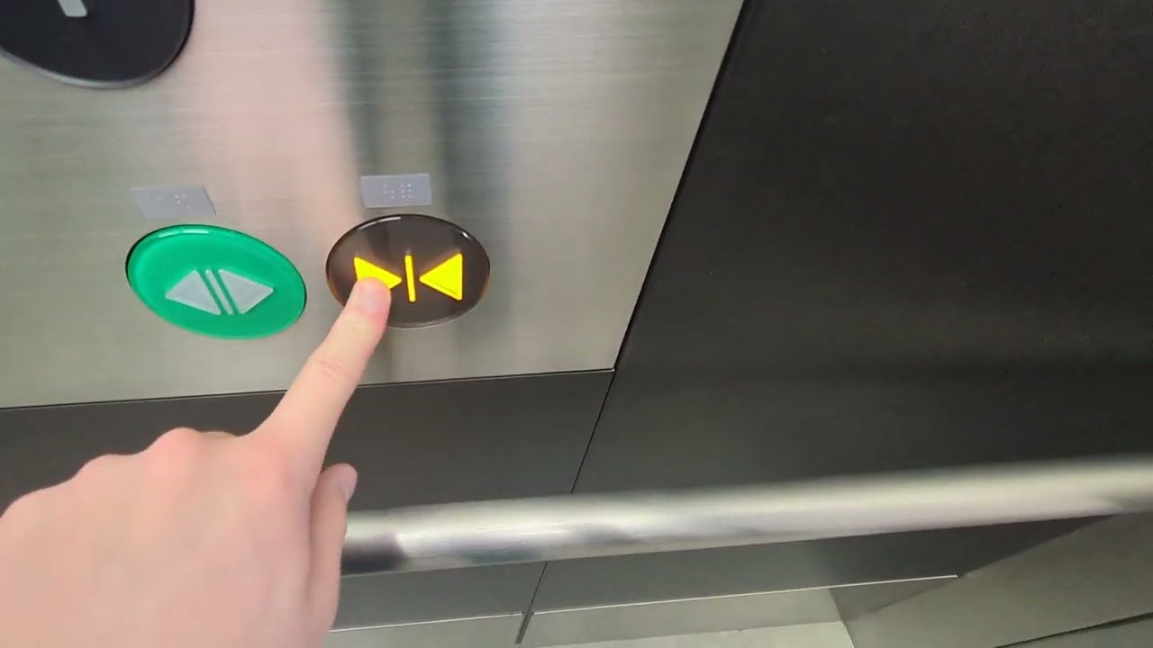 枚方モールのエレベーター（北側・左側）