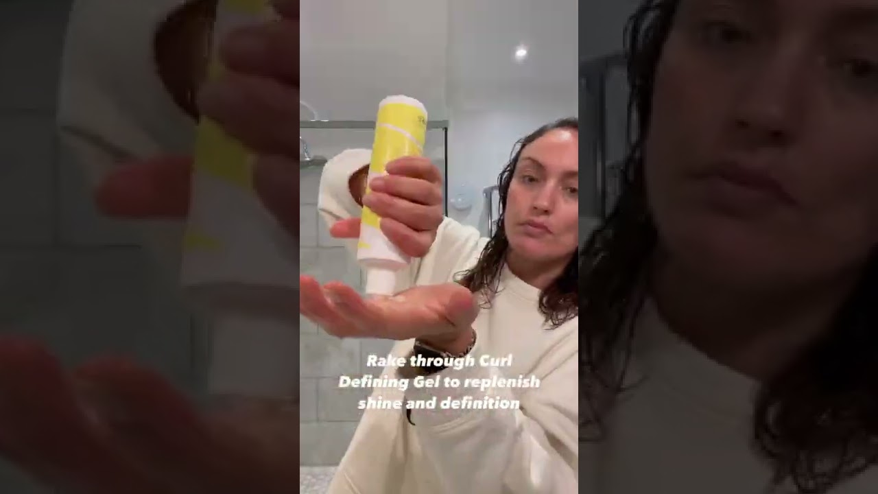 Quick & simple curl refresh with our Curl Defining Gel 💛✨