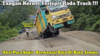 Tangan Terjepit Roda || Hanya Sopir Bernyali Tinggi Yang Sanggup Lolos Di Batu Jomba