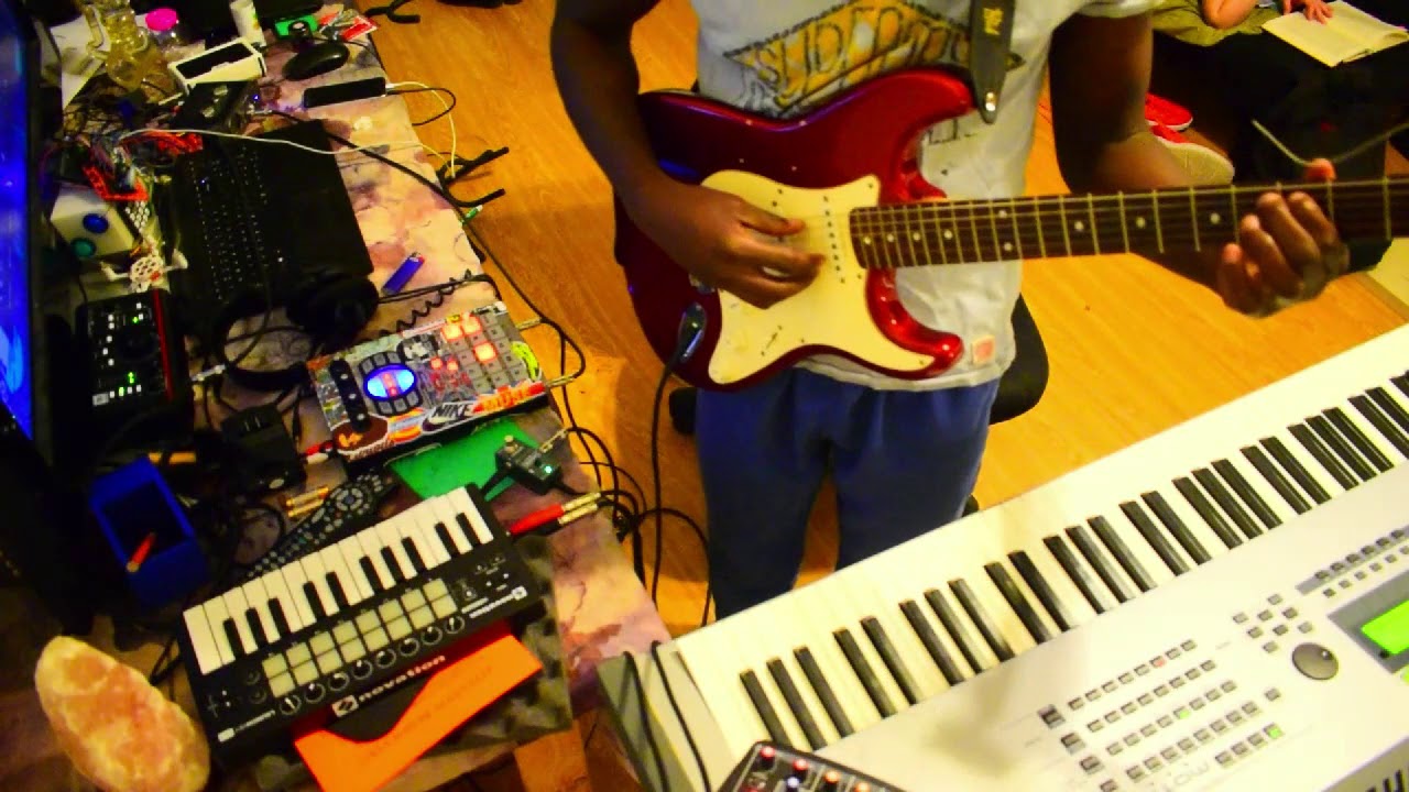 Vibesesh | Sp404 + Looper + Motif ES8 + Fender Squire