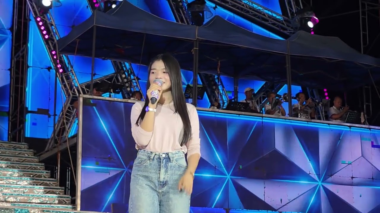 ใครมาเซอร์ไพรส์อุ๋งอิ๋งหน้าเวที#สาวน้อยเพชรบ้านแพง 