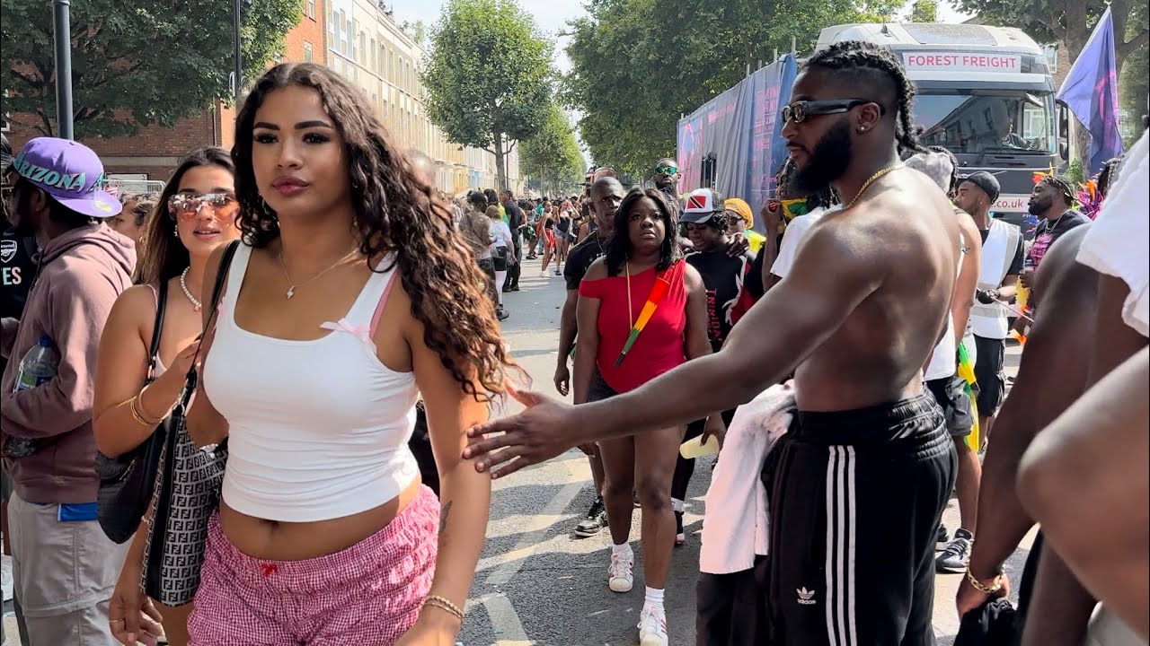 🇬🇧 NOTTING HILL CARNIVAL 2025, WHO'S GOING? 4K 