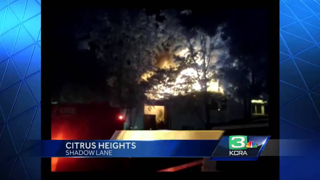 Residents jump from windows during Citrus Heights apartment fire - YouTube