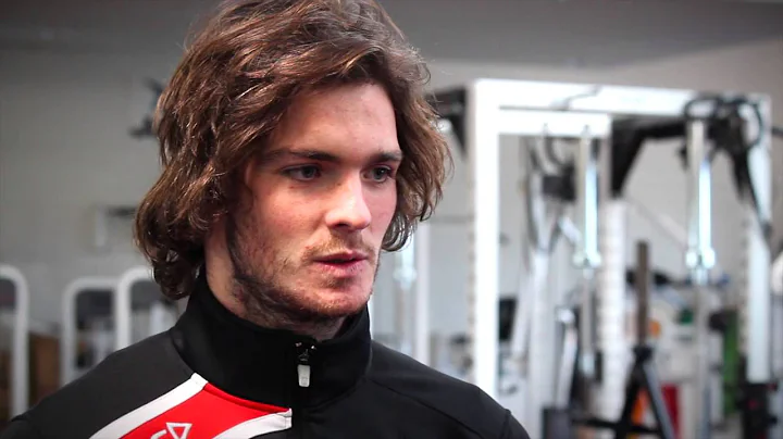 Dylan Roberton re-signs