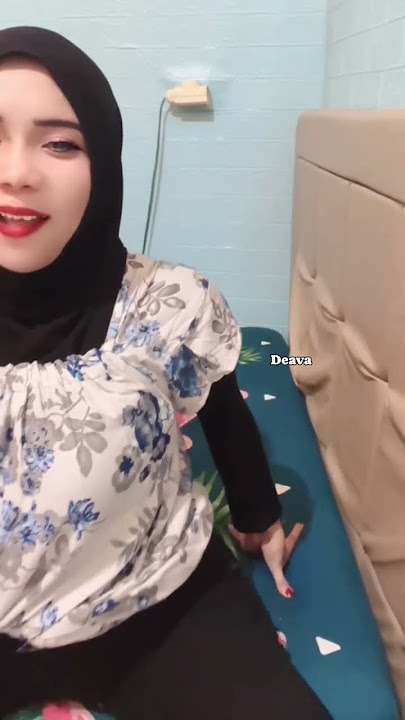 Tante stw hijab ebot wot di atas kasur