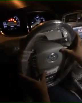 VIRAL!!!!! orang Arab Saudi memainkan klakson mobilnya dengan irama radio mobil