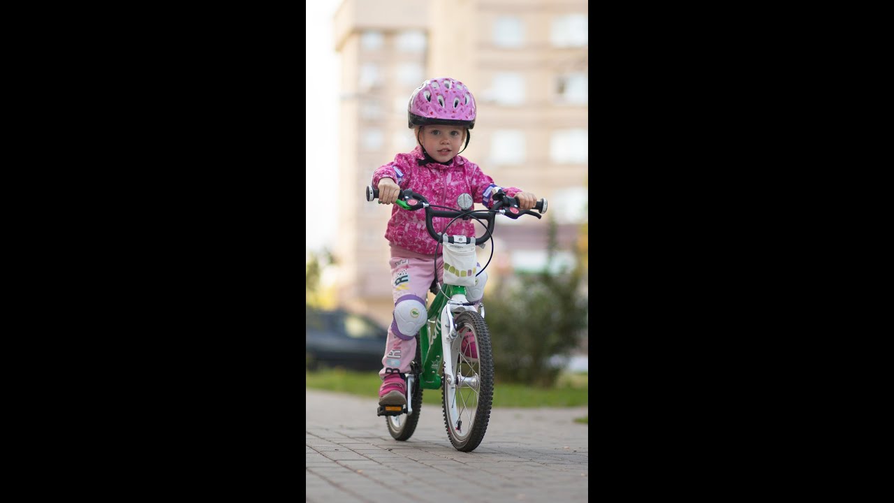 Как научить ребенка кататься на велосипеде двухколесном. Кататься на велосипеде. Двухколесный велосипед для девочек. Круглый год на велосипеде. Научить ребенка кататься на велосипеде.