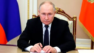 Путин обсудил с Бабушкиным вопросы переселения россиян из аварийного жилья в Астраханской области