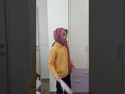 لما تدخل علي امي و اكون ادرس