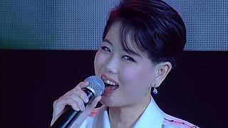 Moranbong Band - Fly high, our party flag (높이 날려라 우리의 당기)