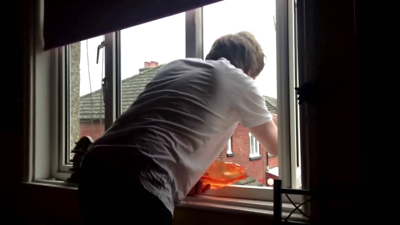 Ali Stuffing His Face With Jaffa Cakes