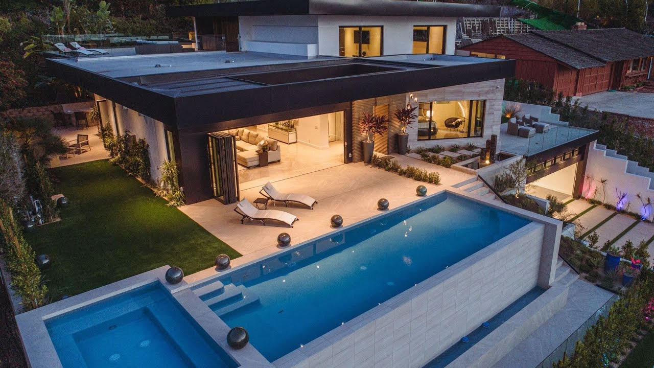 $9,585,000! A new construction home in La Jolla with ocean views from every room