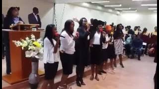 Deixa água viva - Grupo de Louvor do Maculusso em Portugal 2016