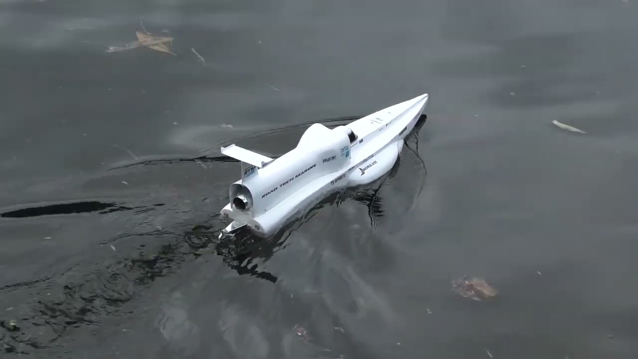 Old Spirit of Australia II RC model restoration and first water test with tech support