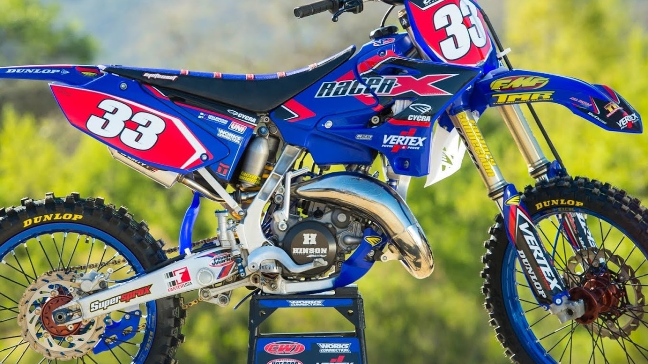 Yamaha YZ 125 черная Графика