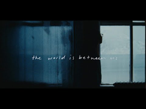 Arny Margret - the world is between us (Official Video)