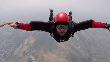Skydiving. AFF level 2. Formation parachutisme PAC Julien niveau 2