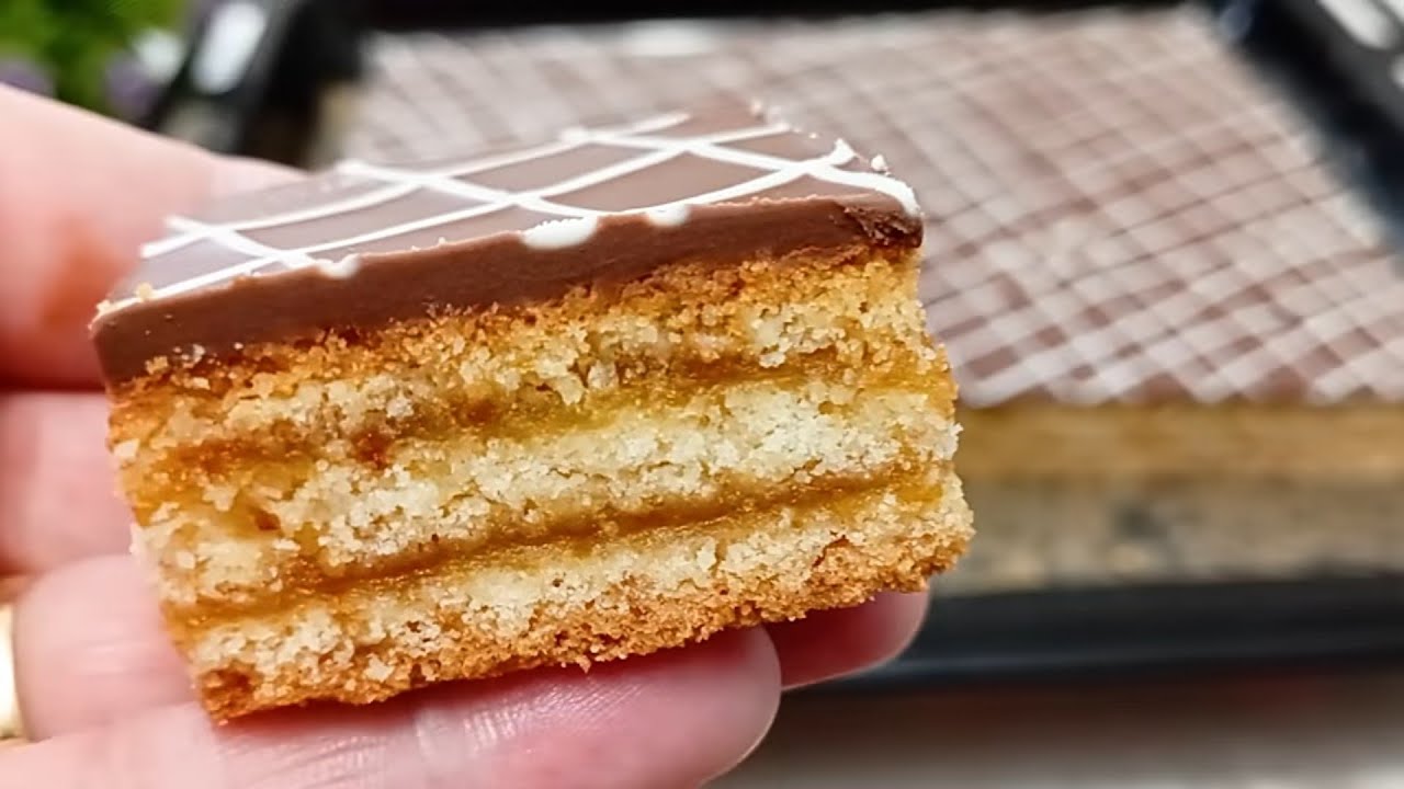 حلوة الطبقات🇩🇿 سهلة و سريعة ومقاديرها بسيطة تخرج كمية كبيرةخفيفة هشة تذوب فالفم ومذاقها أكثر من رائع