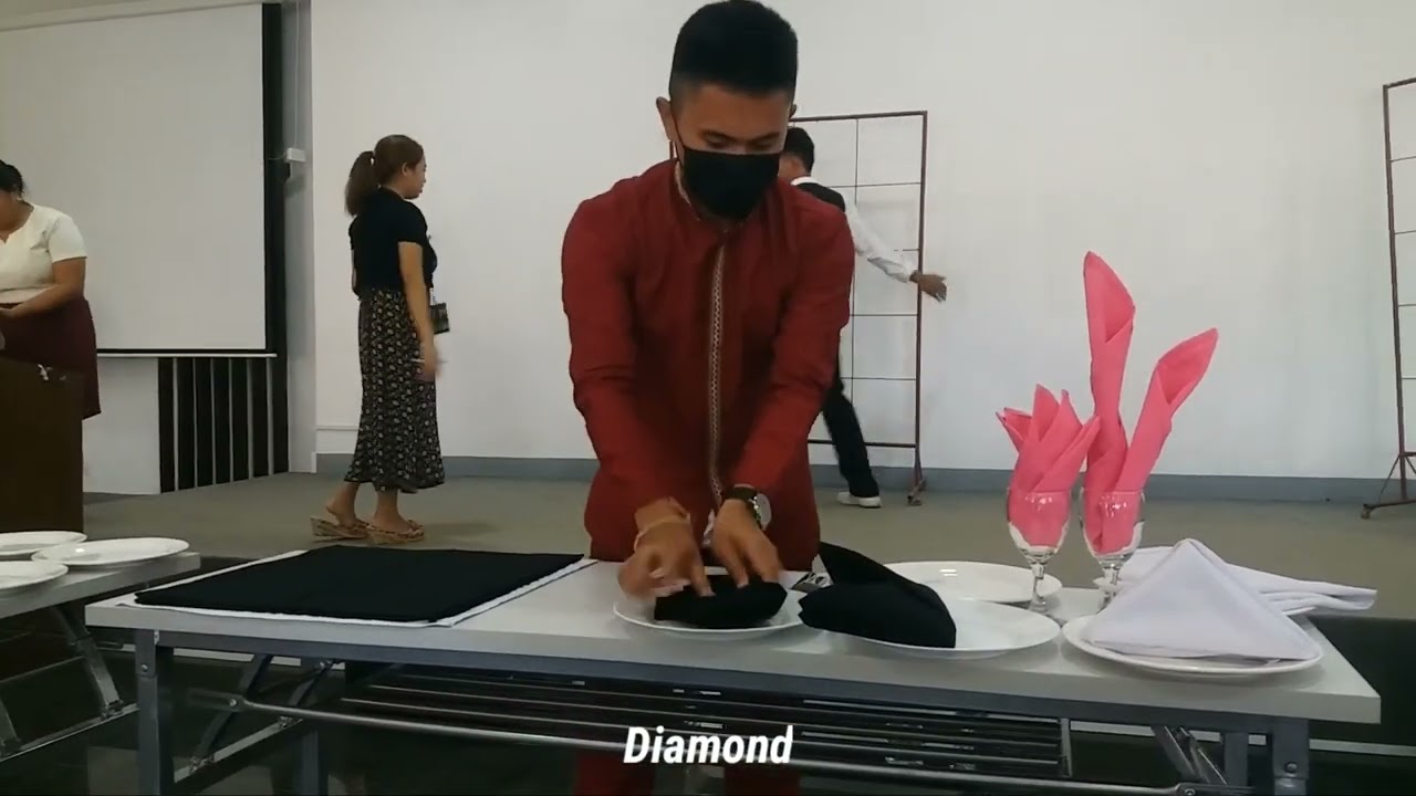 10 Designs of Napkin Folding Within 2 Minutes//IAN JADE FERRER