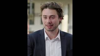 Quinn Hughes' Bookworm Obsession 📚