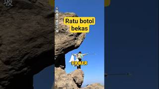 Wanita Yang Penuh Dengan Botol Bekas