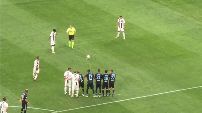 Cristiano Ronaldo Juventus GIF - CristianoRonaldo Juventus Scared