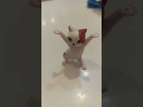 Dancing pen holder