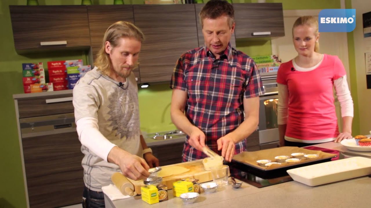 Eskimon säbäherkut - Aki Wahlman valmistaa herkkuja salibandypelaajien kanssa