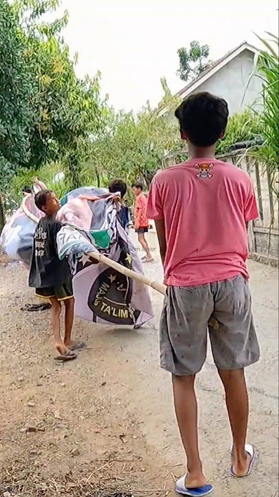 Keseruan mengibarkan bendera Sholawat #benderasholawat