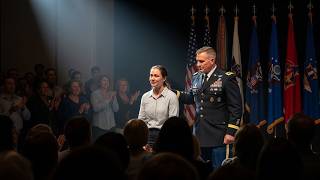 La ignoraron en la ceremonia… hasta que un general detuvo el evento para hablar con ella