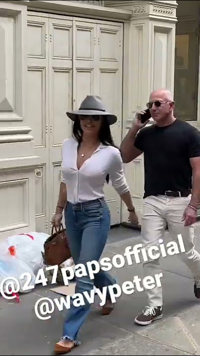 Jeff Bezos Shopping for three hours in soho today with girlfriend Lauren Sanchez #jeffbezos #amazon