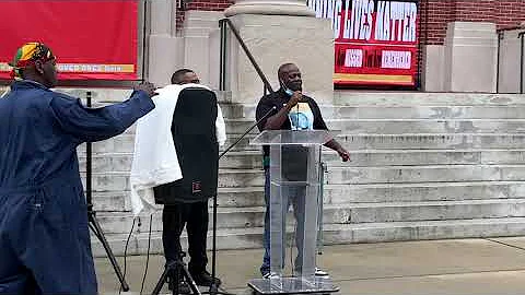 Dale Powell, Organizer, gives heartfelt words at t...