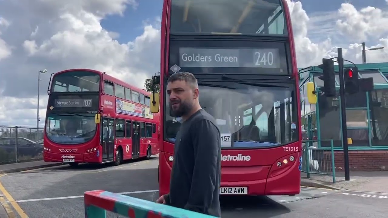 Buses in Edgware August 2023