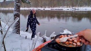 Нашу ДЕРЕВНЮ ЗАМЕЛО снегом, а мы с ЖЕНОЙ пошли в лес на зимнюю реку!