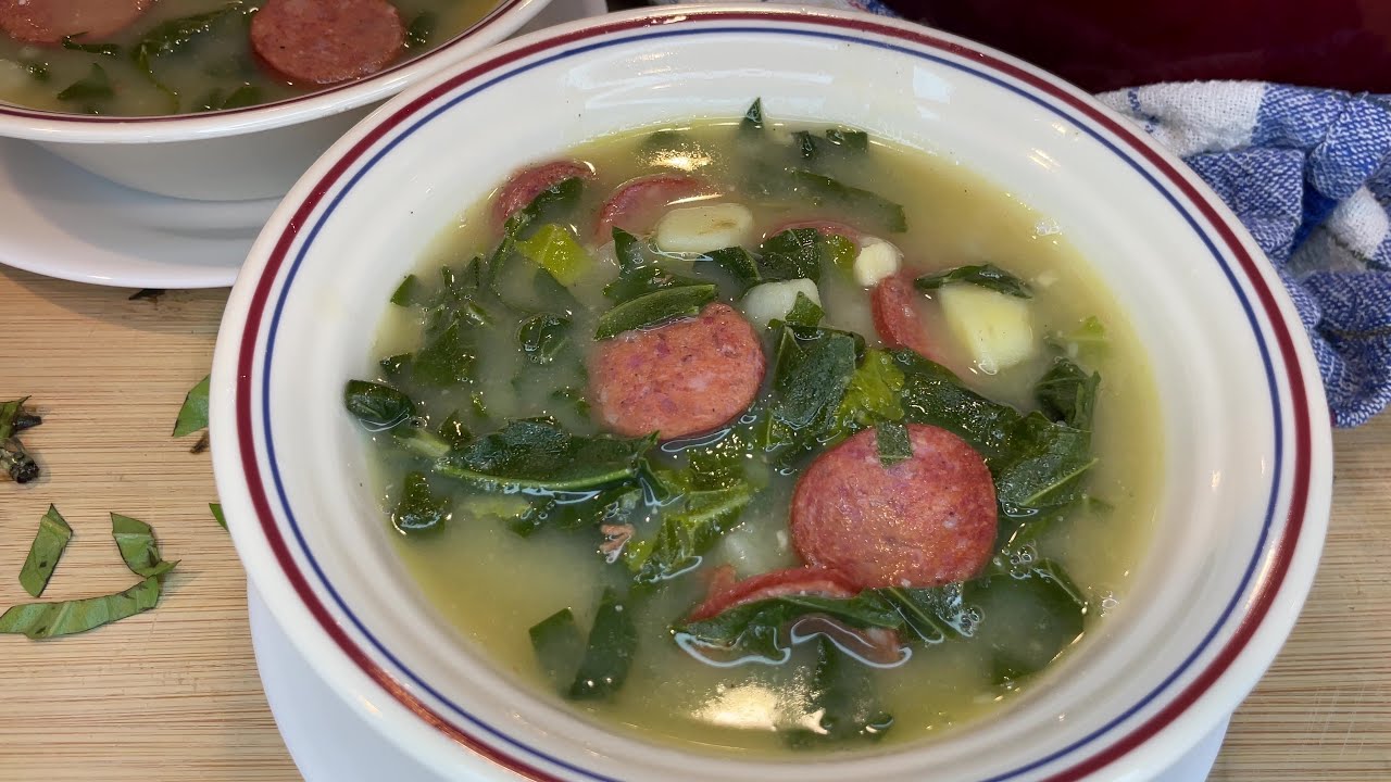 Кальдо Верде (легкий португальский суп из капусты)
