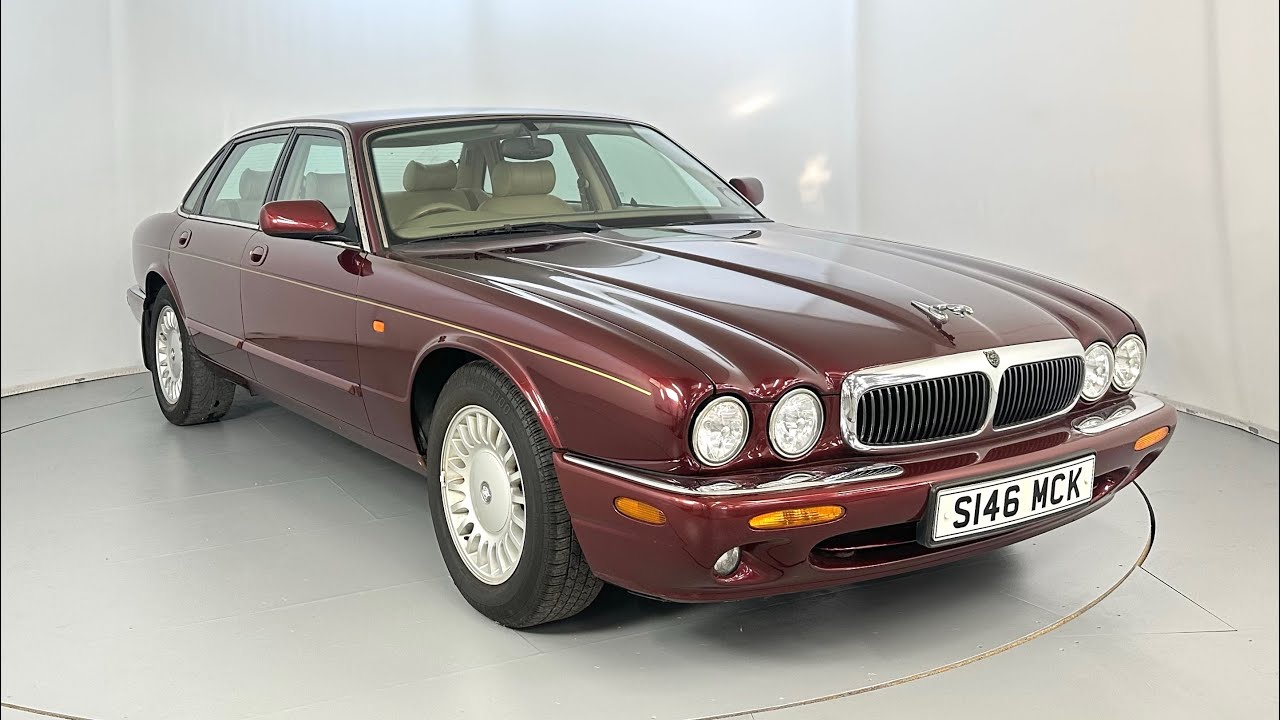 Jaguar XJ8 - YouTube
