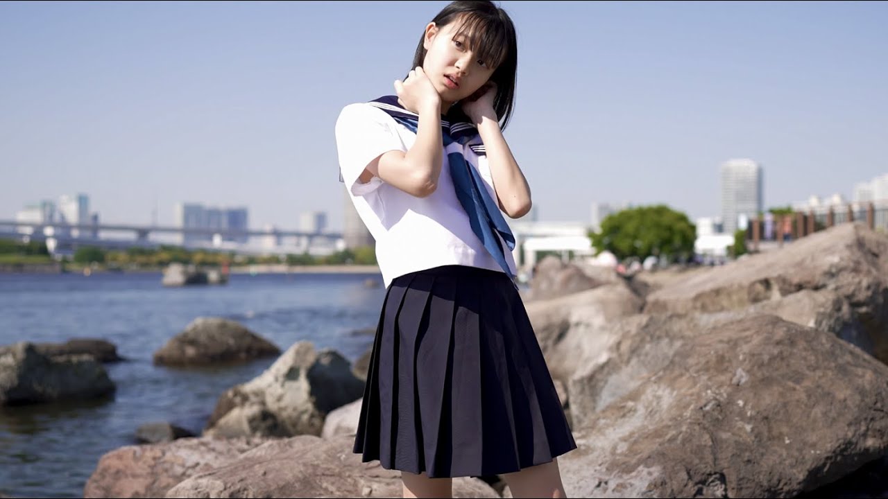 お台場海浜公園、当日は32度の夏日、半袖セーラー服でポートレートモデル撮影テイク6の様子です。モデルは姫華