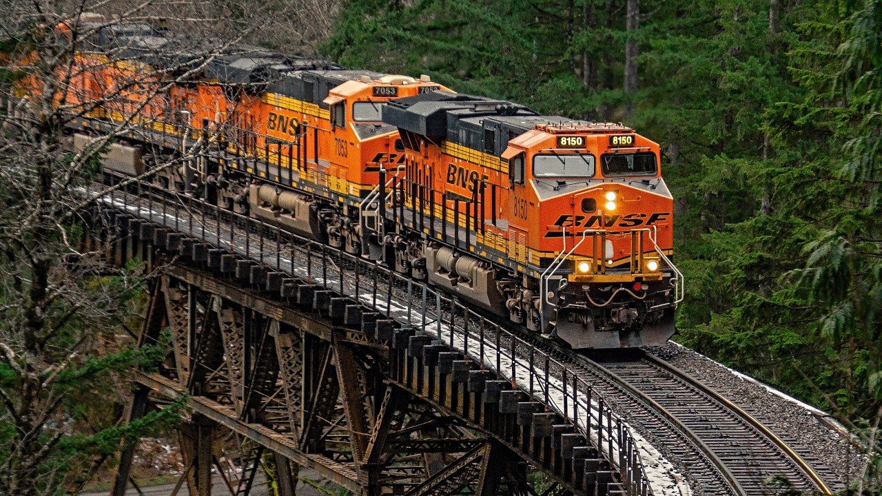 BNSF Winter Railroading Action in the Cascade Mountains! Featuring Intense Snow Scenes and More!