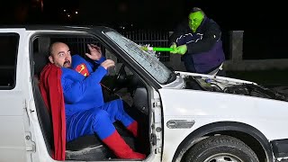 Hulk VS Superman VS Old Car