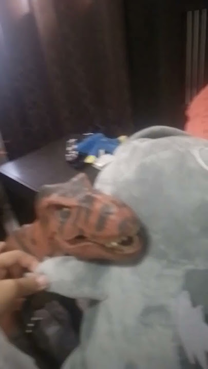trex rojo vs godzilla peluche #memes en partes