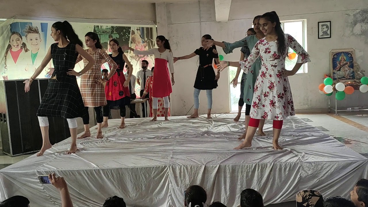Gurukul : Dance performance on saara India song by girls of 11 standard ...