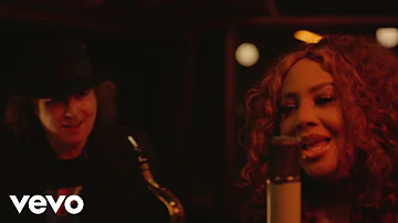 Coastin' featuring Lalah Hathaway (Official Performance Video)