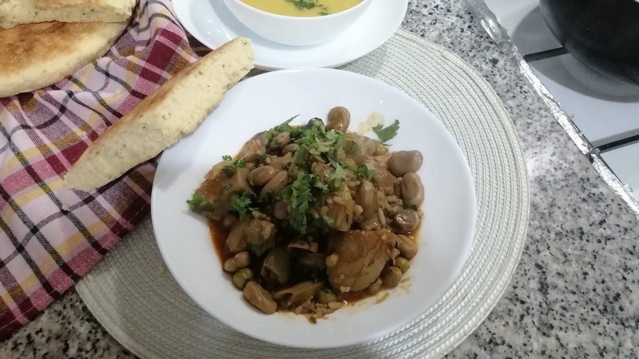 تبيخة الفول وخبز الطاجين 