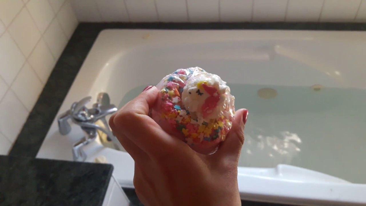 BATH BOMB CHALLENGE ! - Incroyables Bombes de Bain Effervescentes ☄️ 