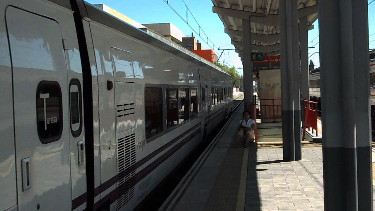 Renfe Viajeros - 252.046 + rama de Talgo 6B16 en Vicalvaro