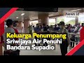 Keluarga Penumpang Sriwijaya Air Penuhi Bandara Supadio Pontianak