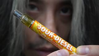 Ich probiere gerade einen Sour Diesel Hello Mary Rosin Vape aus.