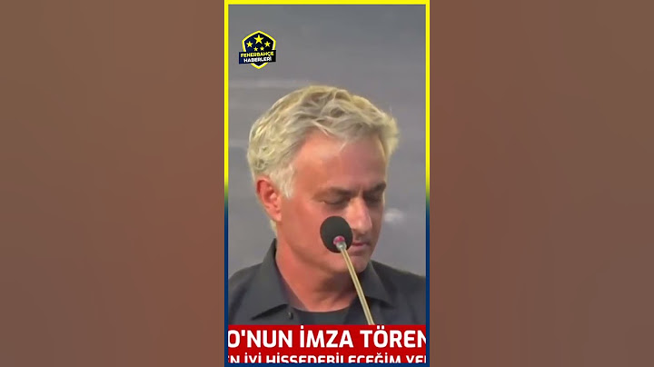Jose Mourinho, taraftarların tezahüratlarına önünde bulunan formaları sallayarak eşlik etti!